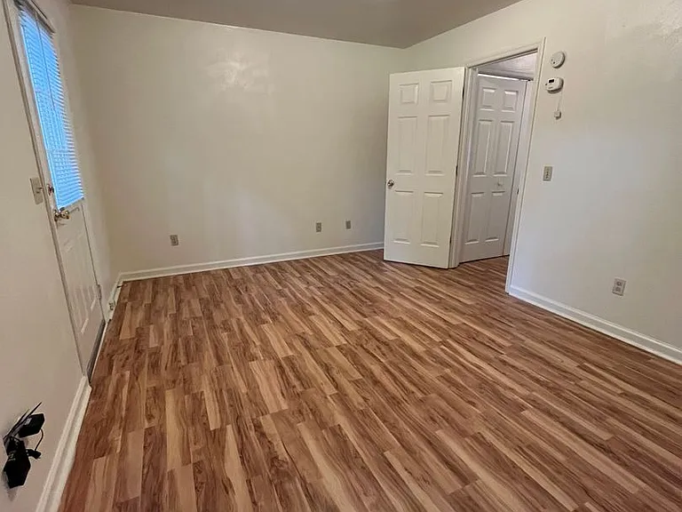 888 Patrick Henry Dr — Photo 8