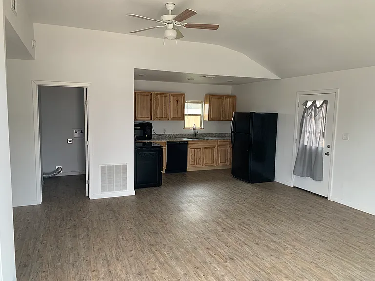 504 Anita Dr #A — Photo 2