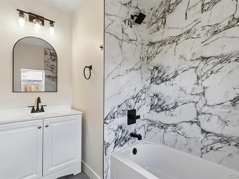 1285 S Irving St — Photo 14