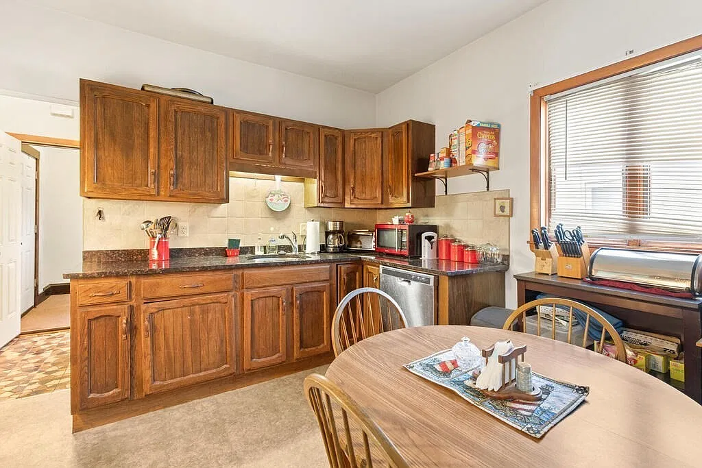 2 bed, 800 sqft, $2,400 — Photo 4