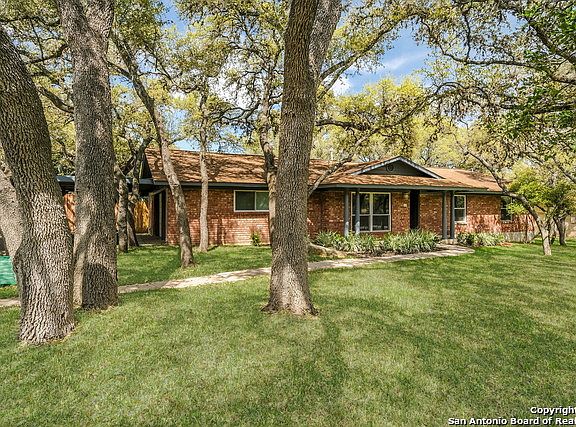 3rd image of 413 Meadowbrook Dr