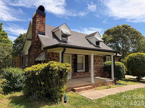 5th image of 213 Stowe Rd