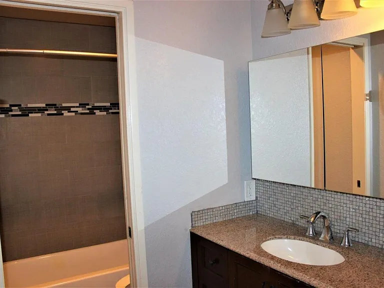 11349 Avenida De Los Lobos #C — Photo 6