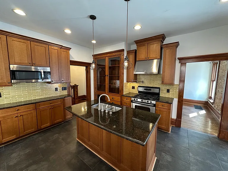 1023 Neil Ave — Photo 6