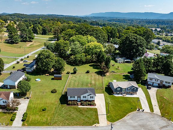 3rd image of 203 Falcon View Dr