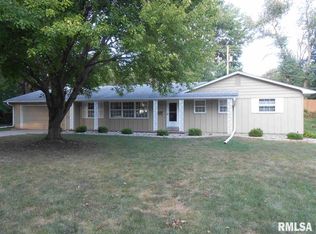 2419 Salem Ct, Bettendorf, IA