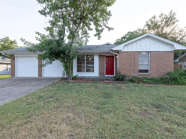 2317 Carter Creek Pkwy — Photo 1