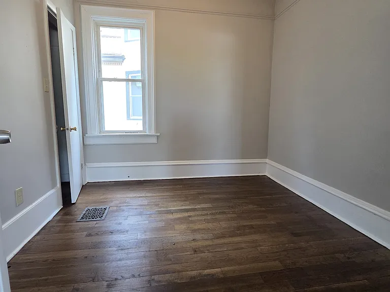 639 W Meinecke Ave #L — Photo 5