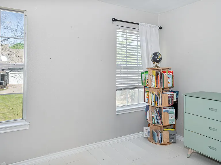 487 S Waco St — Photo 8