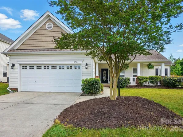 8726 Castle Cliff Dr, Matthews, NC 28105