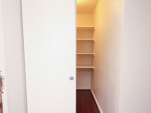 4th image of 604-36 S Washington Sq #2809