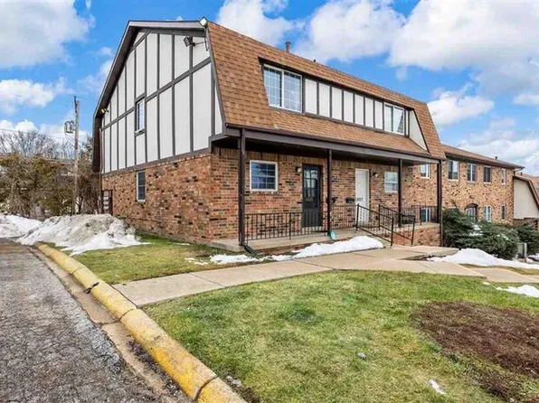 1008 21st Avenue Pl, Coralville, IA 52241