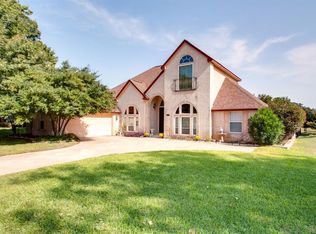 360 Leeward Cir, Azle, TX 76020