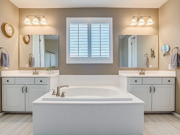 4th image of 3808 W Brogan Ct