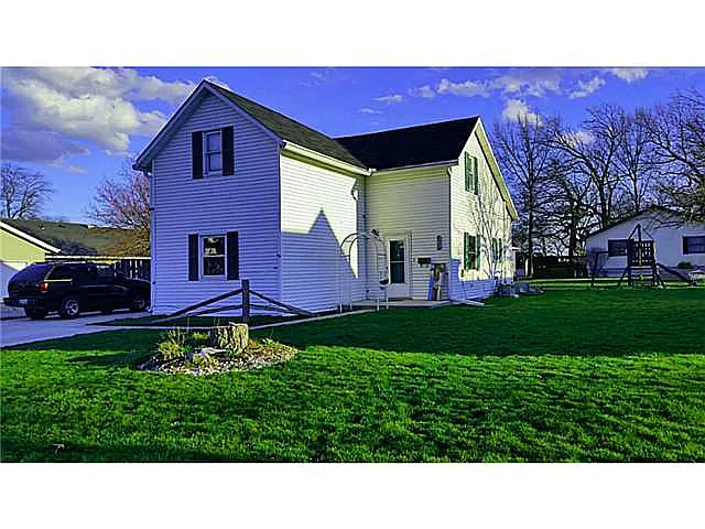 605 E Broadway St photo 1