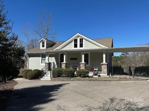 9045 Spanish Wells Ct, Tega Cay, SC 29708