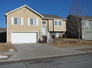 16920 Larimore Ave, Omaha, NE 68116