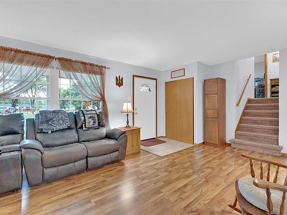 4th image of 3213 Bristol Hall Dr