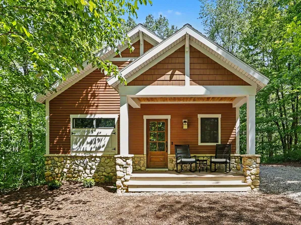 3411 Lake Chapin Dr, Berrien Springs, MI 49103