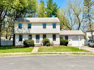 1 Brewster Dr, Needham, MA 02492
