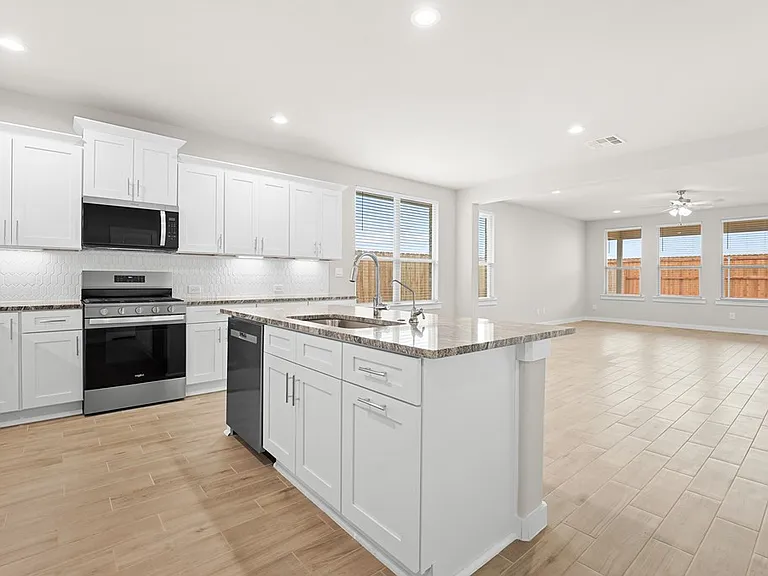 2107 Fortune Dr — Photo 3