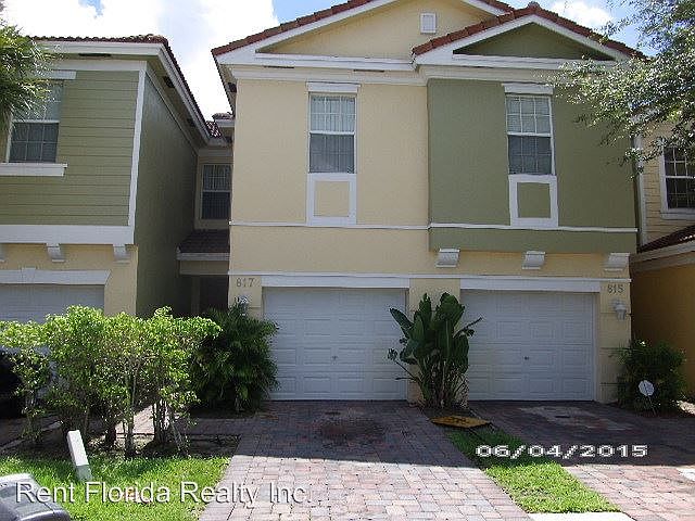 1st image of 817 Pipers Cay Dr
