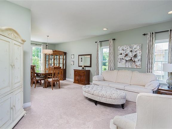 5th image of 574 Green Valley Dr