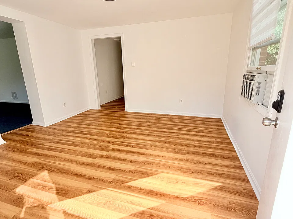12106 Hunters Ln