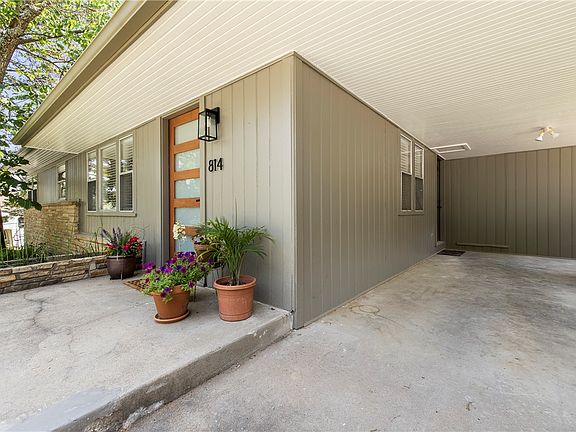 2nd image of 814 N Jackson Dr