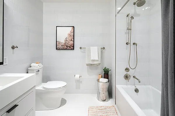 Rented by Extell Marketing Group LLC | media 4