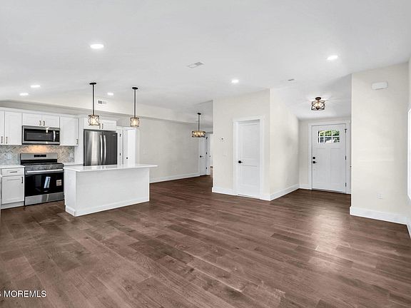 4th image of 614 Beach Boulevard