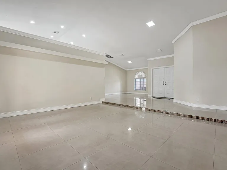 10080 NW 53rd Ct — Photo 13