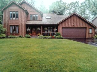 276 Willowood Dr, Rochester, NY 14612