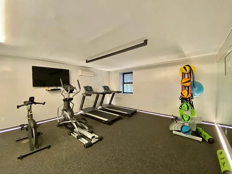 283 Powers St #1B — Photo 9