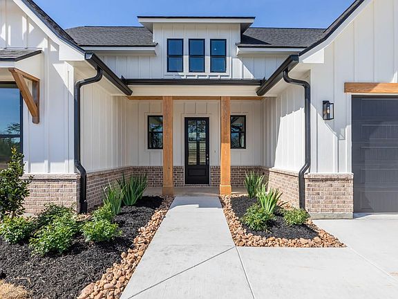 3rd image of 225 Coco Palms Ln