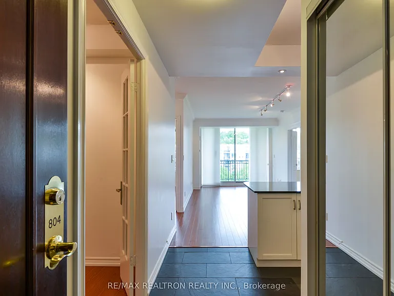 28 William Carson Cres #804 — Photo 2