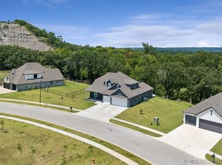 18983 Round Mountain Rd, Catoosa, OK 74015