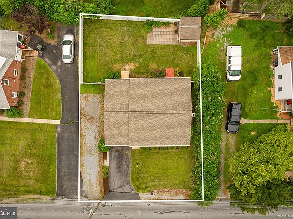 2nd image of 736 Park Hill Dr