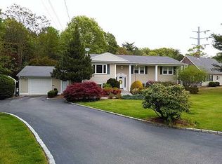 30 Naushon Ct, Pawtucket, RI 02861