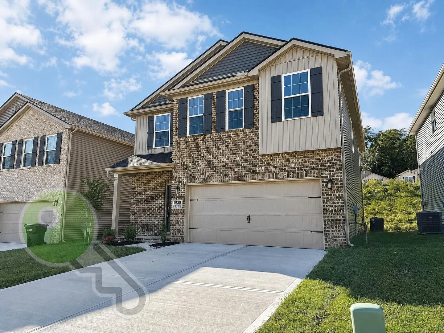 Brand new 4 bed, 2.5 bath home w/ fenced backyard available now! — Photo 4