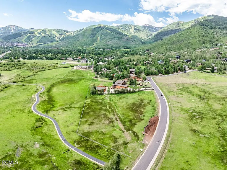 2600 Meadows Dr — Photo 38