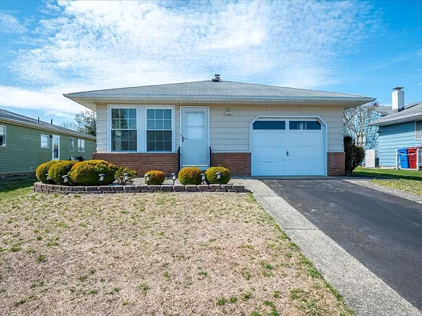 64 Puerto Vallarta St, Toms River, NJ 08757