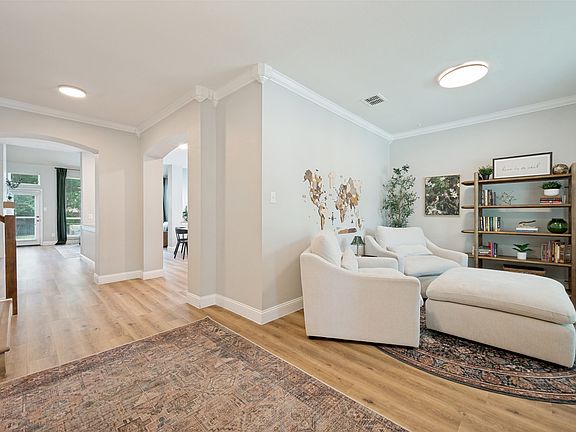 3rd image of 2736 Cedar Wood Dr