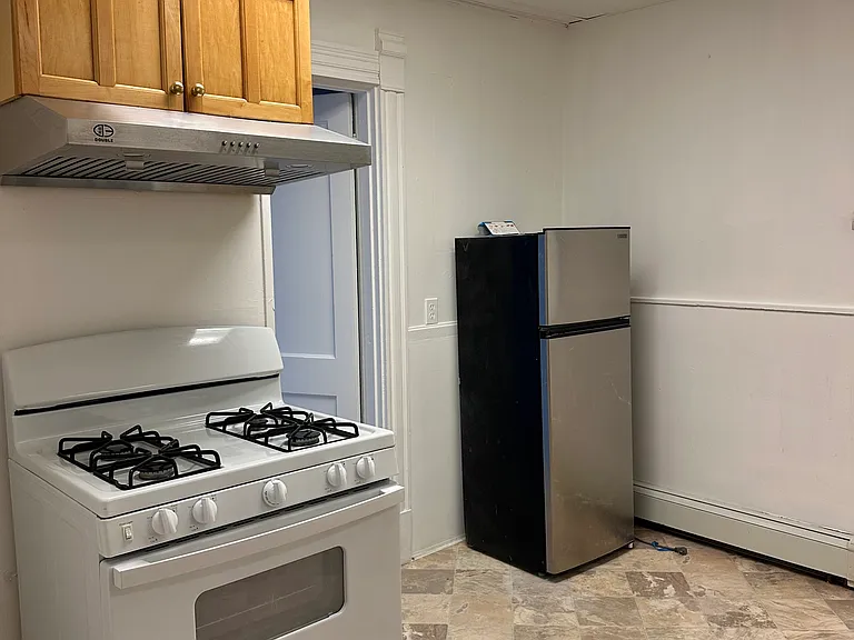 74 Glenwood St #3 — Photo 2