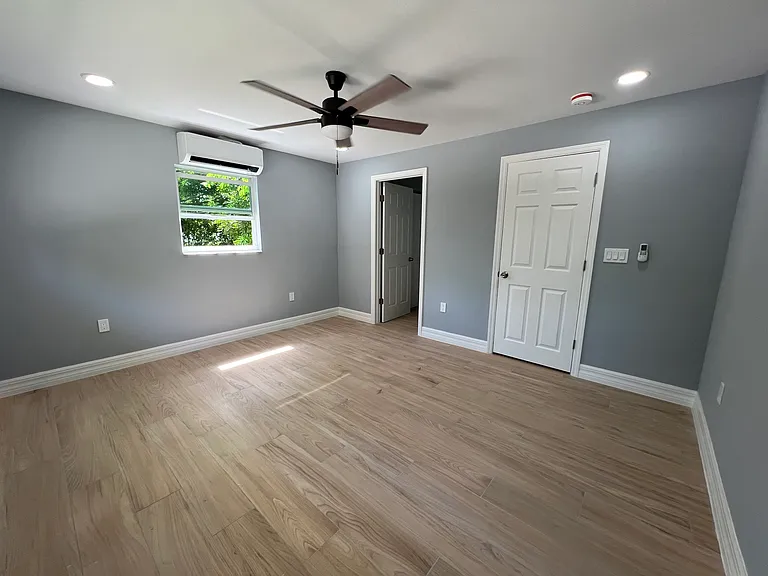 2148 Aldridge Ave — Photo 17