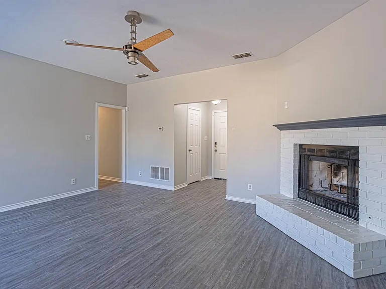 5605 Calais Dr — Photo 6