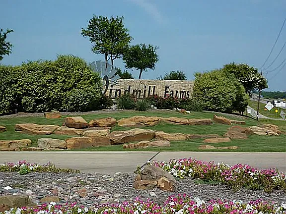 1025 Bainbridge Ln — Photo 3