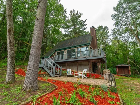 W10676 S Crooked Ln, Poynette, WI 53955