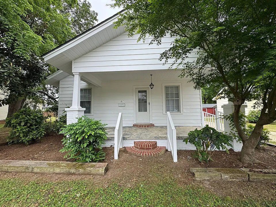 307 E F St
