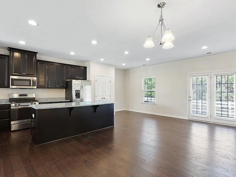 8076 Creekside Village Dr — Photo 16